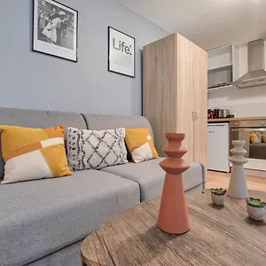  Apartamento Cv1g Charming Studio At République - 2p