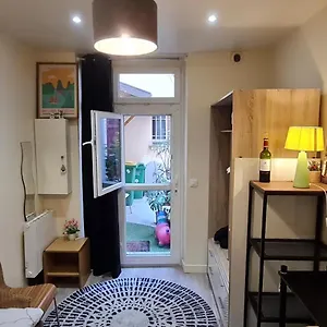  Appartement Souplex In Montmartre